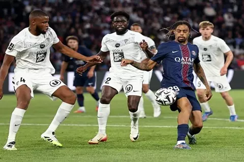 بهدف رويز.. باريس سان جيرمان ينجو من فخ أنجيه في الدوري الفرنسي